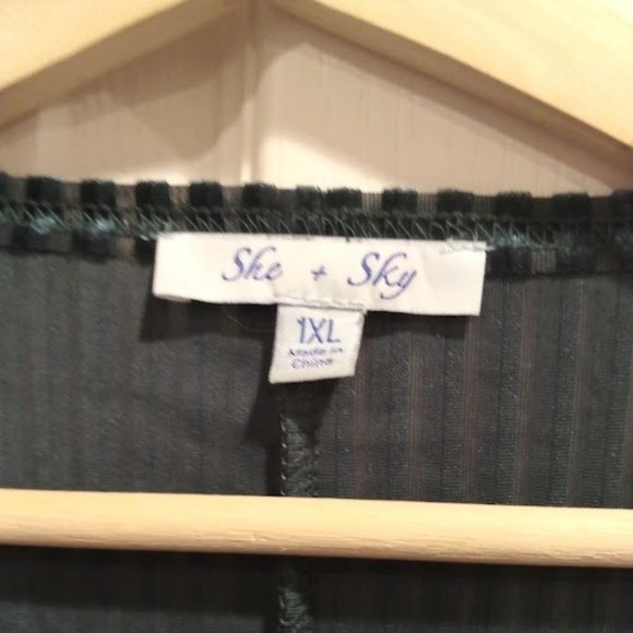 She + Sky Velvet Stripe Wrap Top size 1XL - Picture 2 of 5